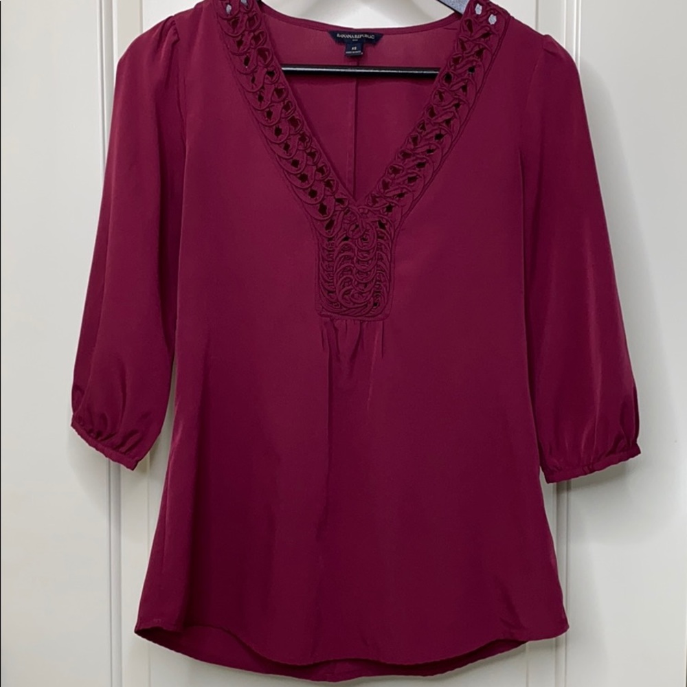 Banana Republic maroon v neck 3/4 sleeve blouse